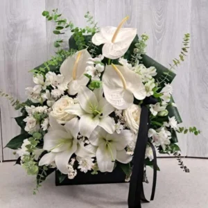 White Floral Gift Box – Elegant Arrangement with Fresh Flowers and Customizable Ribbon for Funerals and Condolences
