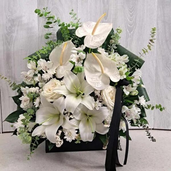 Main image of White Floral Gift Box – Elegant Arrangement with Fresh Flowers and Customizable Ribbon for Funerals and Condolences